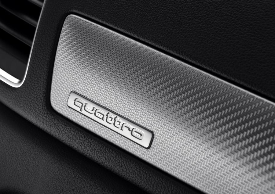 Детали интерьера Audi RS Q3 (8U) 2013 года  (WW) (фото 3 из 76)